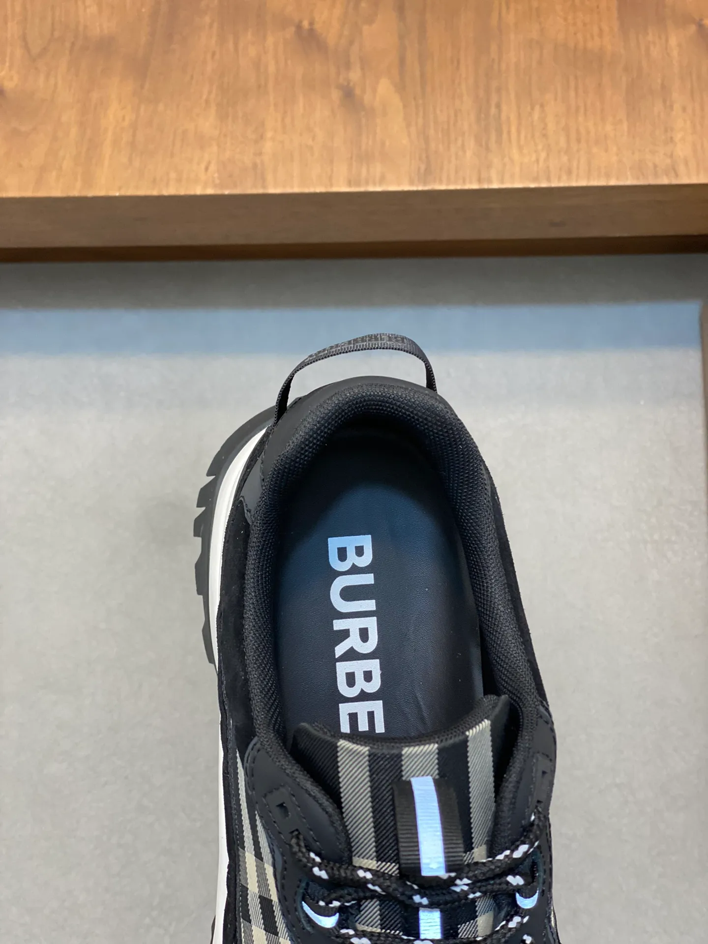 💰660 Burberry 2024🆕Ss men's classic low-cut thick-soled sneakers, made of first-grain cowhide and decorated with the new brand logo. First-layer cowhide foot pads, heel decorated with Burberry letter embossed logo, T men's men's shoes 💰U original outsole! Size: 39-44 (customized at 38.45)